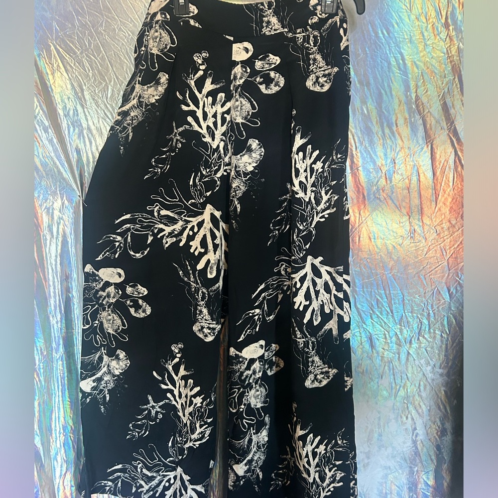 Black Wide Leg Pants w Tan Print | a new day | Medium